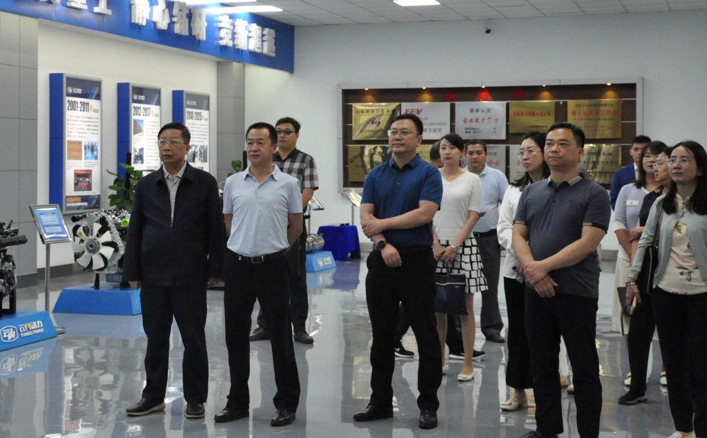 昆明市国资委党组书记王磊一行到云南j9游戏动力集团有限公司发展调研