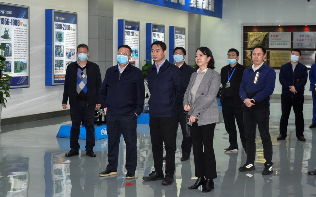 昆明市委常委杨东伟一行到云南j9游戏动力集团有限公司发展调研